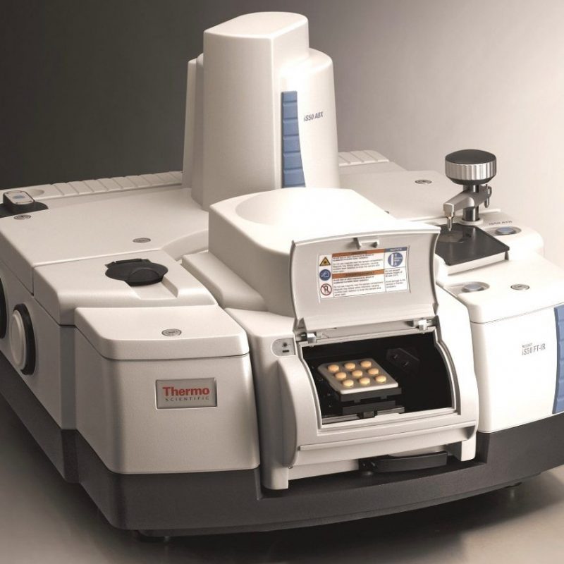 FT-IR spektrometr Nicolet iS50
